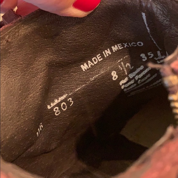 Super cute brown suede booties size 8.5 - Picture 8 of 8